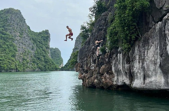Full Day Guided Tour to Lan Ha Bay with Kayaking, Cliff Jumping - Lunch on the boat before the afternoon paddle