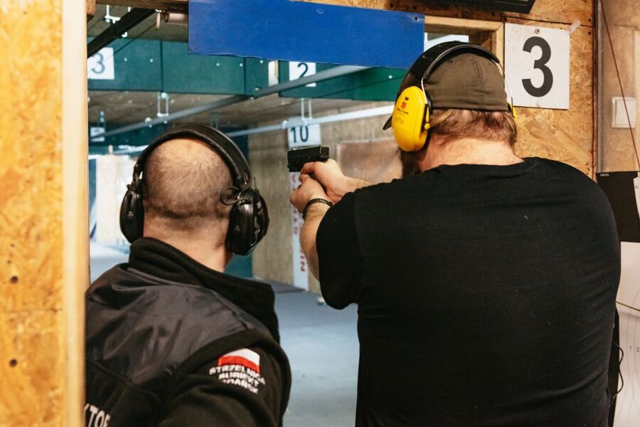 Gdańsk: Extreme Gun Shooting Experience with Transfers - The AK-47 and Glock give you two different tests