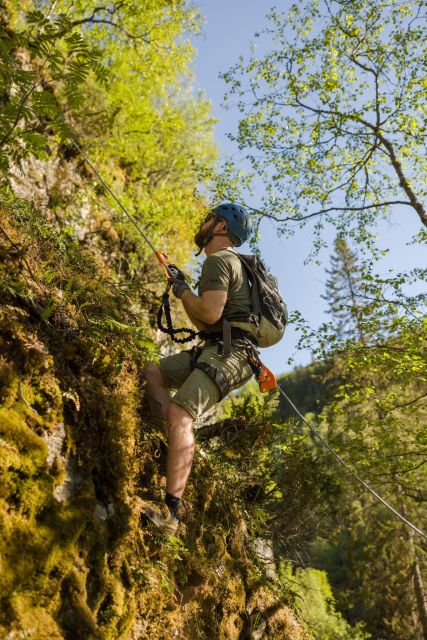Geiranger: Rappelling tour with epic view - Starting beside Dynamite Waterfall