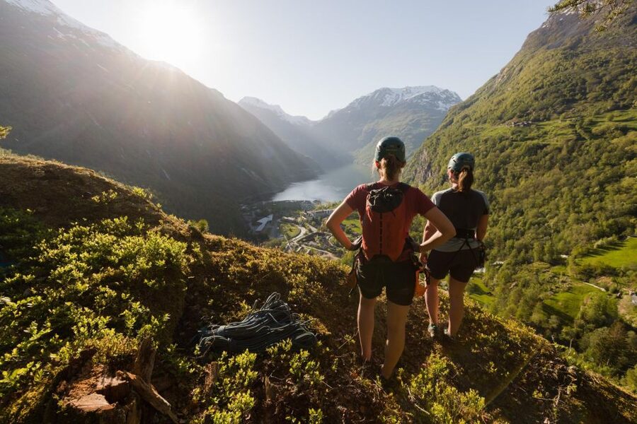 Geiranger: Rappelling tour with epic view - Flydalsjuvet without the usual crowd