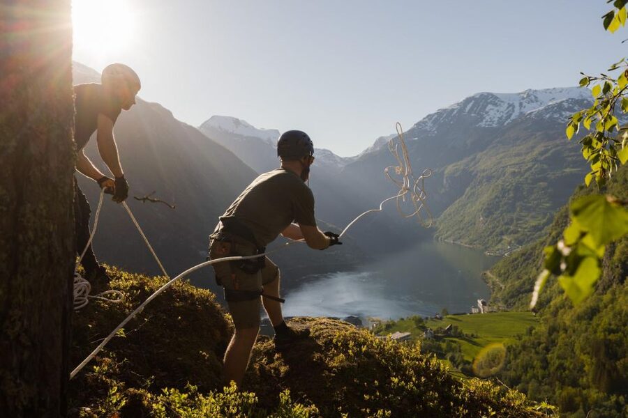 Geiranger: Rappelling tour with epic view - Learning to rappel at the introduction wall