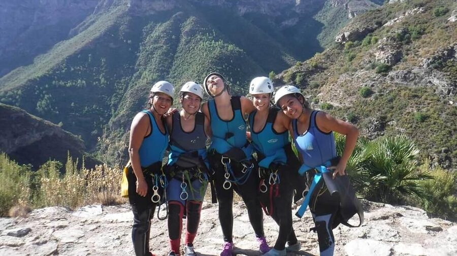 Granada: Family Canyoning in Río Verde - Moving through waterfalls and natural pools
