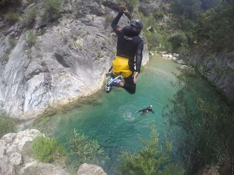 Granada: Rio Verde Canyoning Tour with Photos & Videos - The meeting point at Restaurante El Capricho