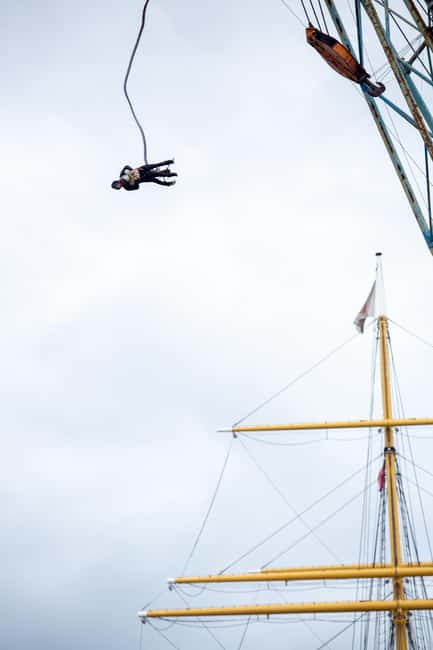 Hamburg: Bungee Jumping 50 Meters High over the Harbor - Group size, timing, and the practical details
