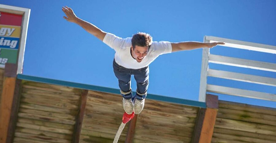 Hanmer Springs: 35-Meter Bungy Jump off Waiau Bridge - The Waiau Bridge gives this bungy its character