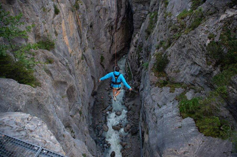 Interlaken: Canyon Swing in Grindelwald - The freefall and the swing through the gorge