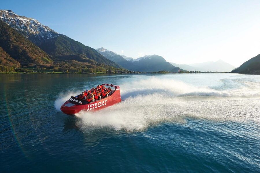 Interlaken: Scenic Jetboat Ride on Lake Brienz - The spins, drifting, and splash factor