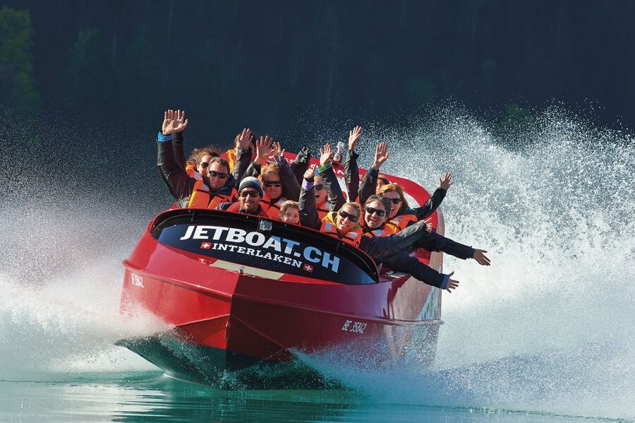 Interlaken: Scenic Jetboat Ride on Lake Brienz - Leaving Bönigen and finding the jetboat base