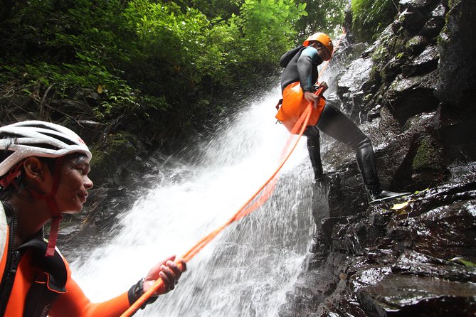 Intermediate canyoning trip in Bali " Samba canyon " - Why the small group and guide style matter