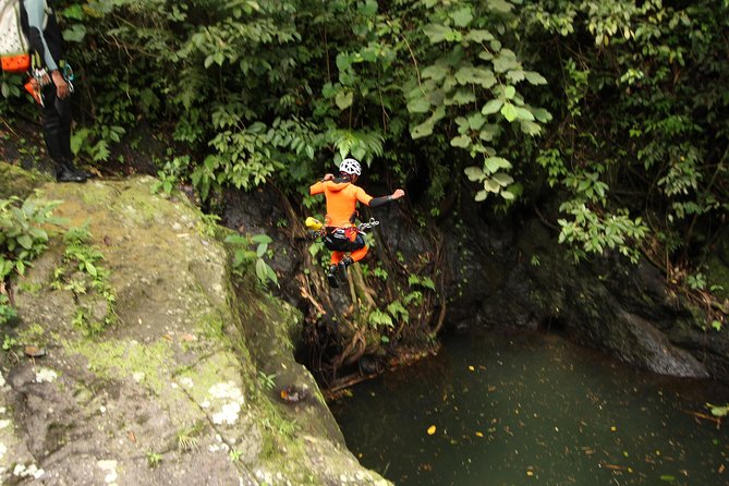Intermediate canyoning trip in Bali " Samba canyon " - Lunch, local food, and the return to base camp
