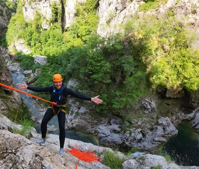 Iz Omisa: Extremni Canyoning na rijeci Cetini/ Free photos - From Omiš to Zadvarje in 45 minutes