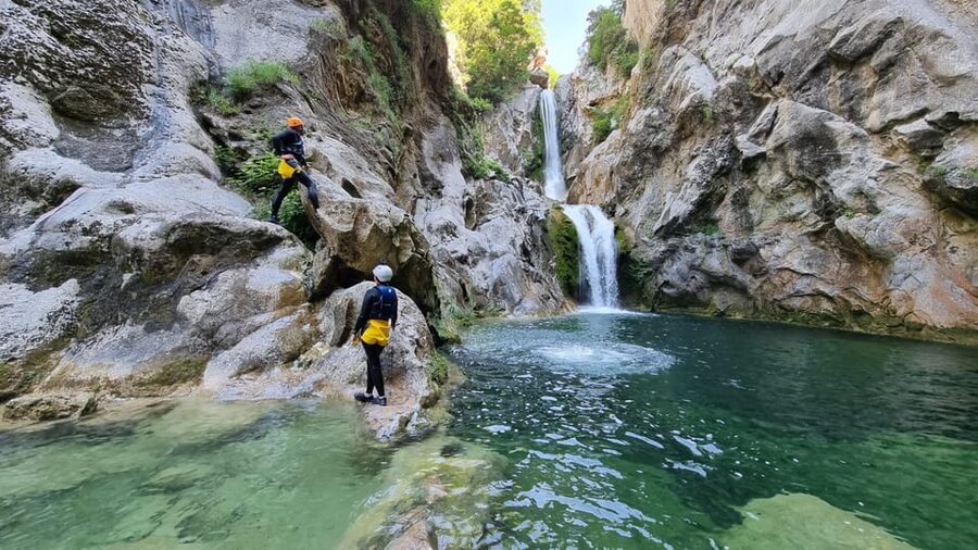 Iz Omisa: Extremni Canyoning na rijeci Cetini/ Free photos - Why the $82 price can make sense