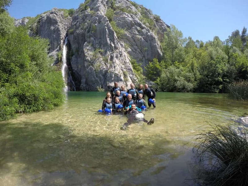 Iz Omisa: Extremni Canyoning na rijeci Cetini/ Free photos - Getting fitted out in Zadvarje