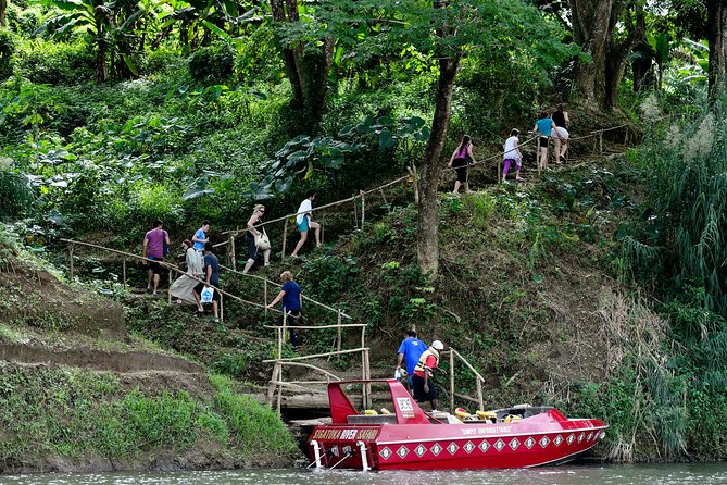 Jet Boat Safari on the Sigatoka River - A river ride that reaches beyond the resort strip