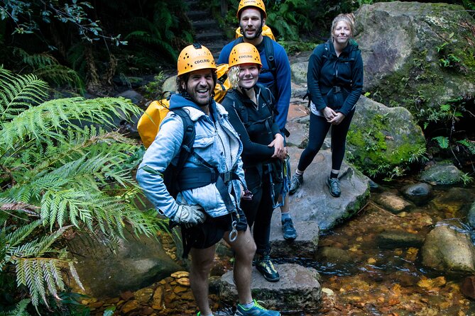 Juggler Canyon and Abseiling Adventure Blue Mountains - Guide support and the small-group advantage