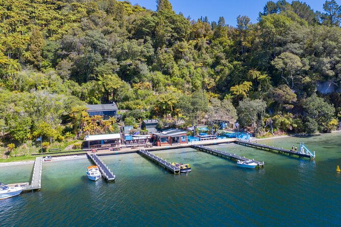 Katoa Jet Boat & Lake Rotoiti Hot Pools - Crossing to Lake Rotoiti