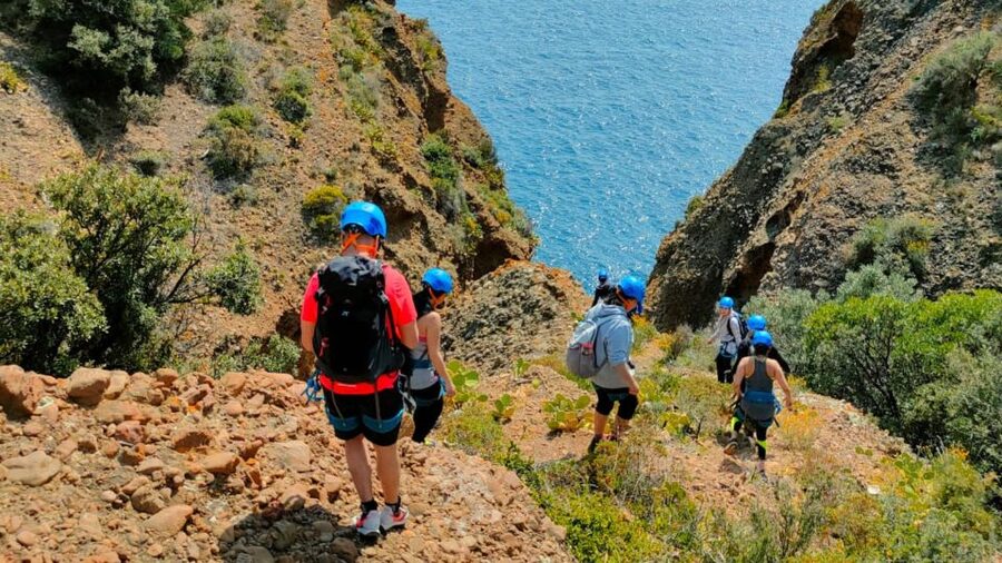 La Ciotat : Via Ferrata in the calanques of La Ciotat - Following the handrail above the Mediterranean