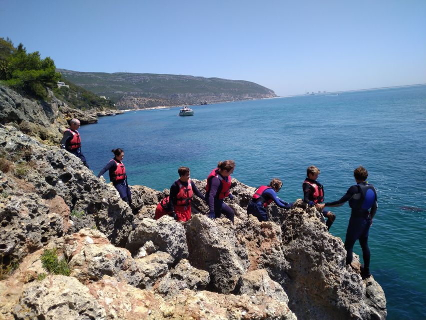 Lisbon: Arrábida Kayak and Coasteering Adventure Tour - Beach picnic with Portuguese touches