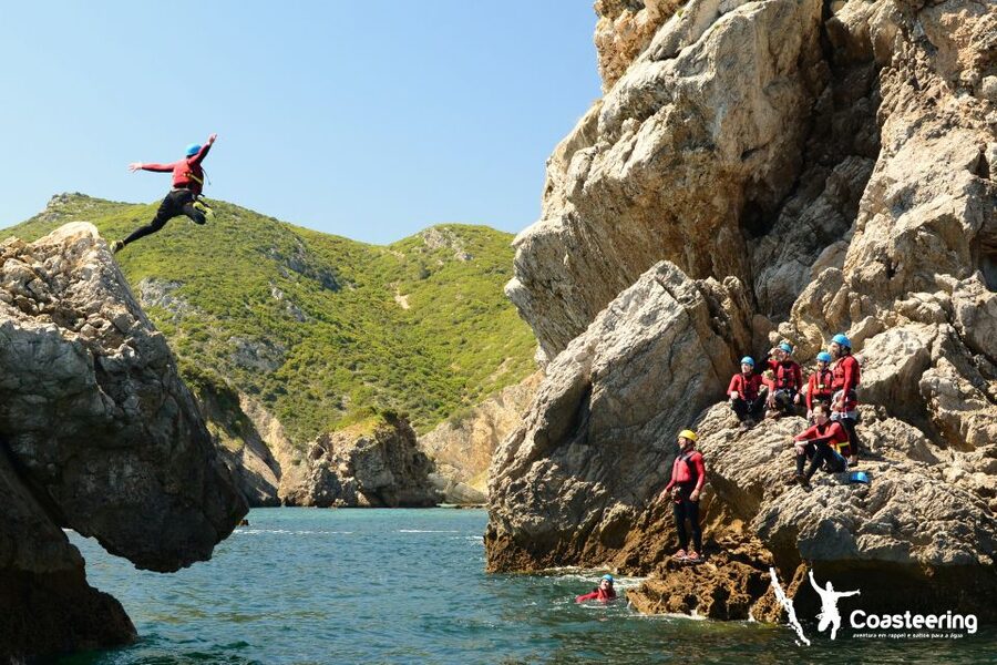 Lisbon: Sesimbra/Arrábida Natural Park Coasteering Adventure - What coasteering in Arrábida actually involves
