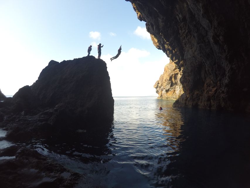 Madeira: Coasteering Tour - Why Madeira is made for coasteering