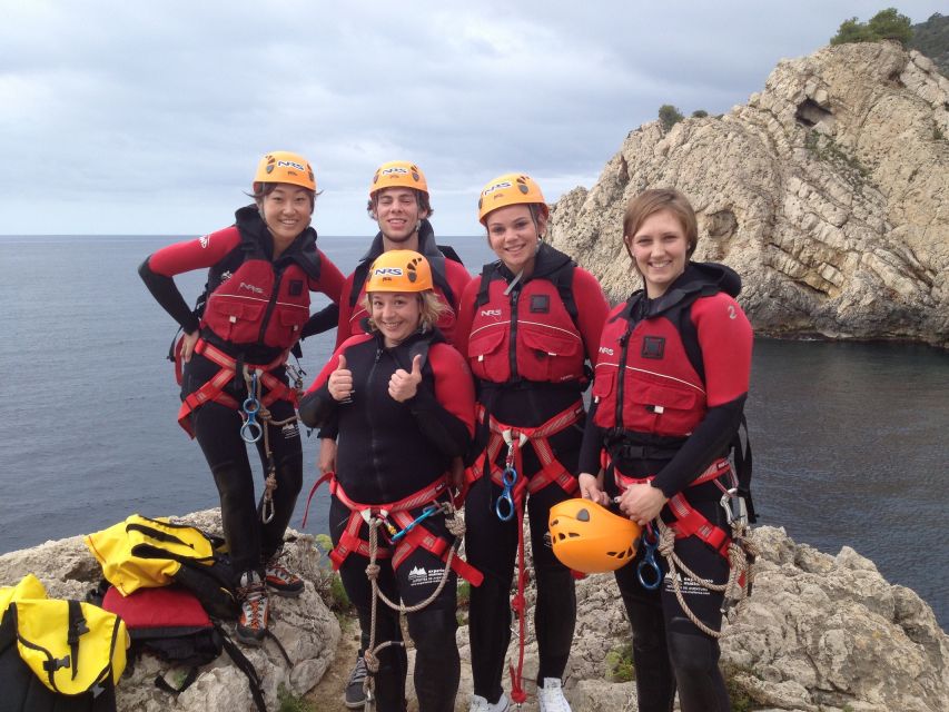 Mallorca: Cliff Jumping Adventure for Cruise Passengers - Deep-water soloing with water below