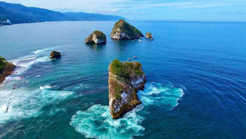 Mismaloya: Snorkeling, Cliff Jumping, and Beach Tour - The first 20 minutes: getting out on the Pacific