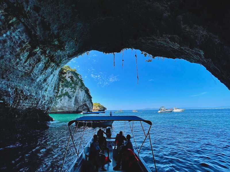 Mismaloya: Snorkeling, Cliff Jumping, and Beach Tour - Los Arcos: arches, caves, and a slower boat view