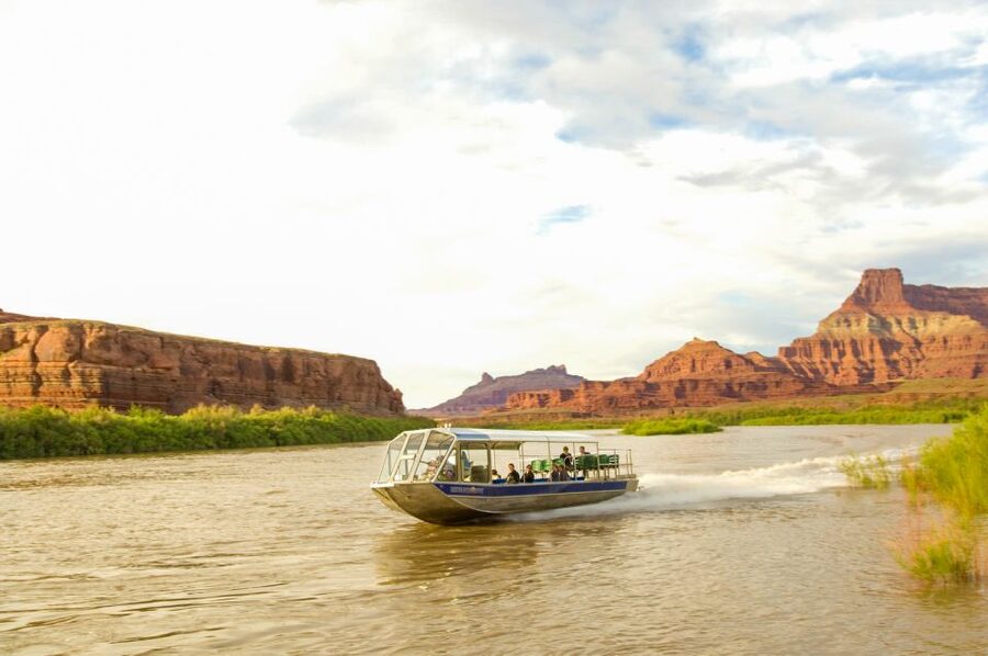 Moab: 1-Hour Express Jet Boat Tour on Colorado River - Little Arch and the first photo stop