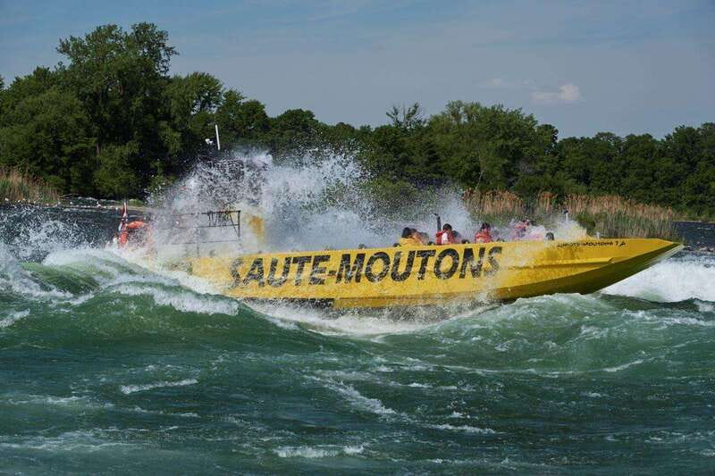 Montreal: Jet Boating on the Lachine Rapids - The first 5 minutes: leaving Old Montreal