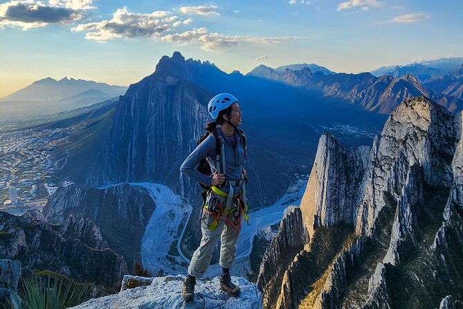 Nest of the Aguiluchos with 3 abseils and certified guides - Key points at a glance