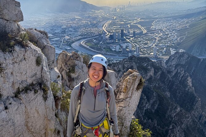 Nest of the Aguiluchos with 3 abseils and certified guides - Reaching La Ventana and the via ferrata