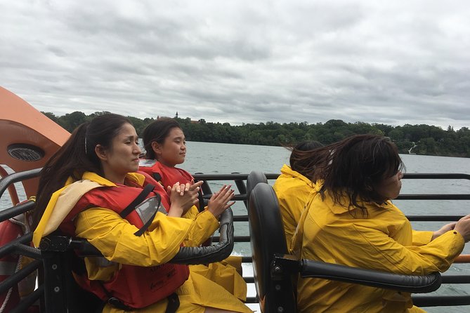 Niagara Falls Sightseeing tour of USA Side plus Jetboat - Changing clothes before the land tour