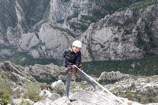 Nido de los Aguiluchos, Monterrey: Hiking + Rock Climbing + 3 Rappels - Three rappels and a first taste of vertical descent