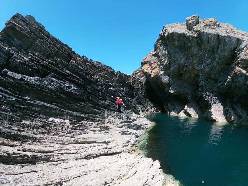 North Wales: Extreme Coasteering with Cliff Climbing & Jumps - A short look at village life and the coastal setting