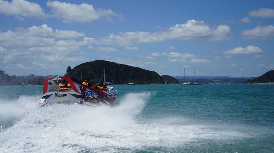 Paihia: Bay of Islands 30-minute Adventure Jet Boat Trip - What the first few minutes feel like