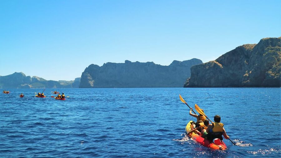 Pollença: Kayak and Coasteering Cliff Jumping - Cliff jumping, snorkeling, and deep water solo climbing