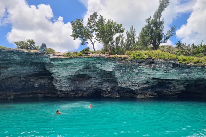 Private Bermuda Boat Charter Cliff Jumping, Islands & Sightseeing - What $900 means for your group
