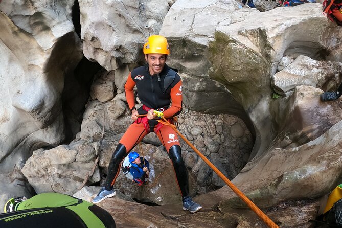 Private canyoning adventure in the Buitreras Canyon - Entering Buitreras Canyon