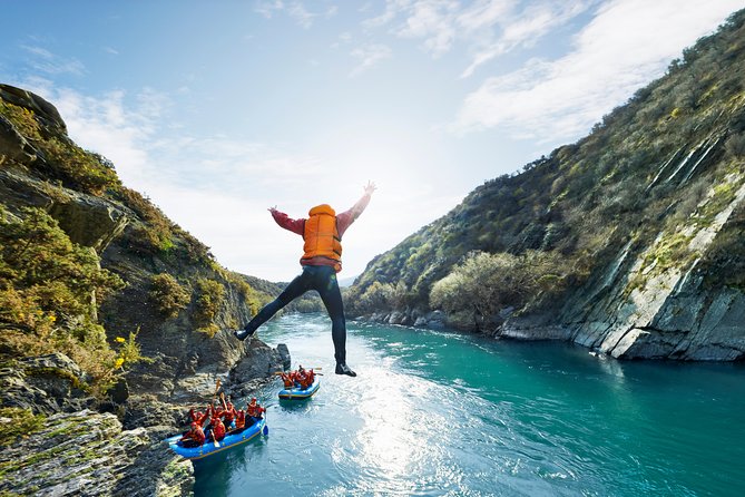 Queenstown Kawarau River Rafting and Jet Boat - Paddling through the historic Kawarau Gorge