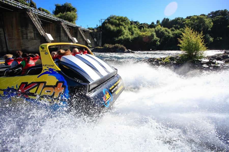 Queenstown: Shotover River and Kawarau River Jet Boat Ride - Crossing Lake Wakatipu at speed