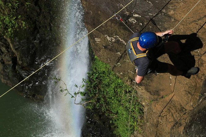 Rappel Maui Waterfalls and Rainforest Cliffs - The strongest part is the guide support
