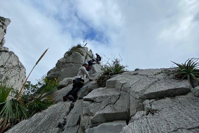 Rappels in Pico Licos with certified guides - The 50-meter rappel is the main event
