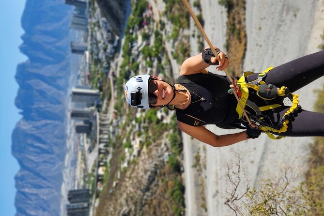 Rappels in Pico Licos with certified guides - Certified guides make the difference