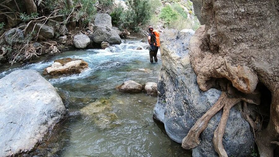 Rethymno: Canyoning Tour in the Kourtaliotiko Gorge - Walking down the river bed toward Fairy Cave