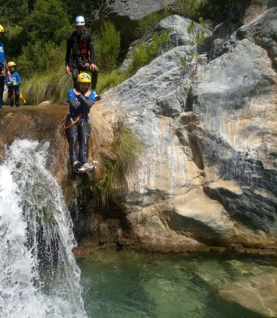 Río Verde, Otivar, Granada: canyoning, crystal clear waters, jumps, and rappelling. - Practical packing advice for a smoother day