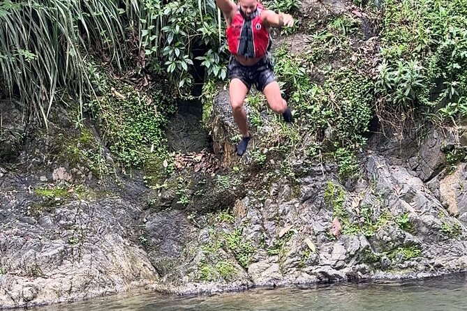 Salto de Pilar Cliff Jumping Tour - Lunch at a local restaurant after the water
