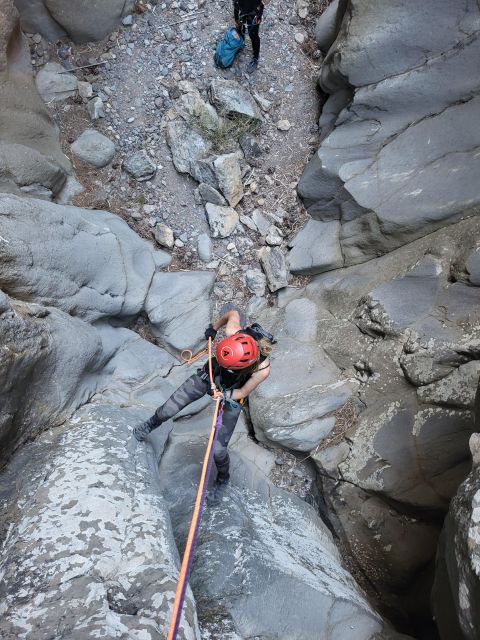 Santa Cruz de Tenerife: Vilaflor Canyoning Tour - Four hours among basalt walls and pine country