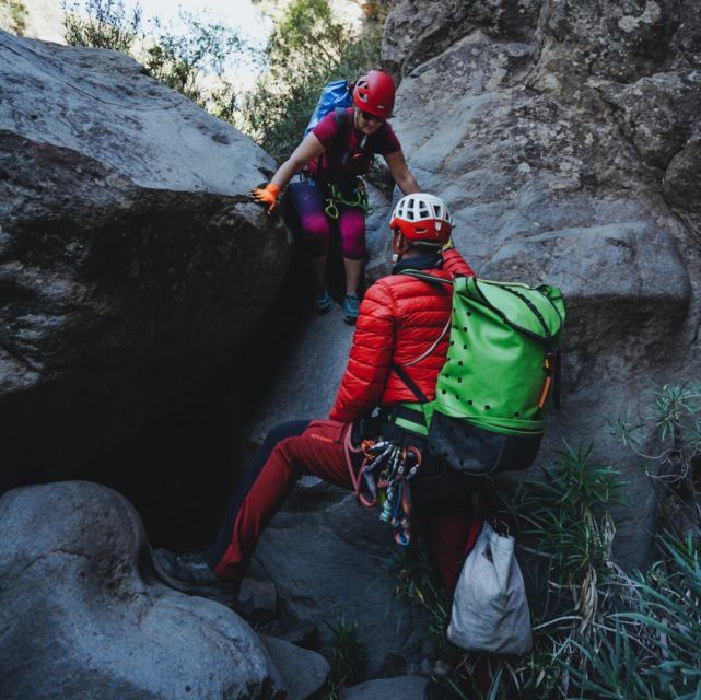 Santa Cruz de Tenerife: Vilaflor Canyoning Tour - The five-minute approach and first 20-meter descent