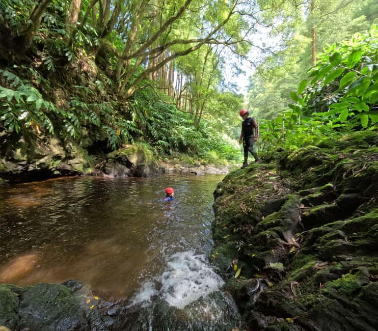 São Miguel Azores - Canyoning Ascend - Moinhos do Félix - Guide Bruno and the pace of a small group