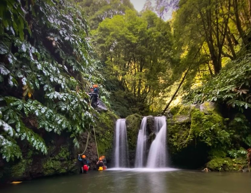 Sao Miguel: Caldeiroes Canyoning Experience - The 15-minute walk and the first safety briefing